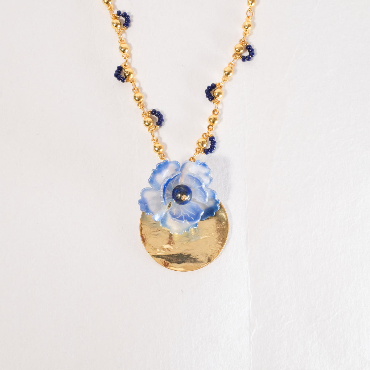 Exemple de création : Collier Fleur Delphinium – tuto Perles Corner