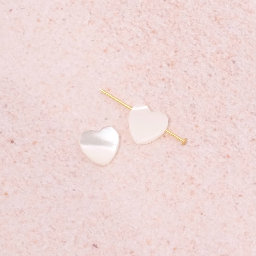 2 perles coeur en Nacre naturelle blanche