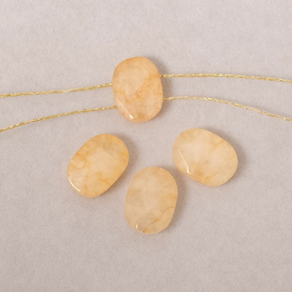 2 perles rectangulaires facettées en citrine naturelle avec deux trous.