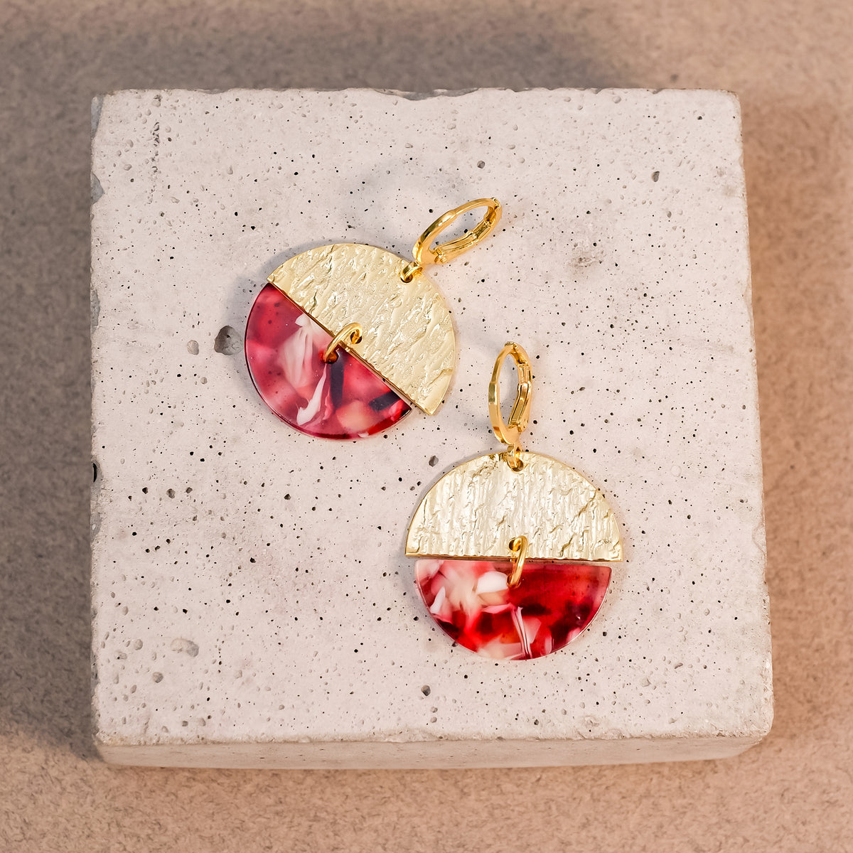 Exemple de création : Boucles d'oreilles acétate Amandine – tuto Perles Corner