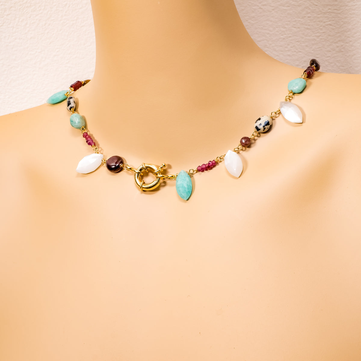 Exemple de création : Collier ras de cou mix de Gemmes en rosaire – tuto Perles Corner