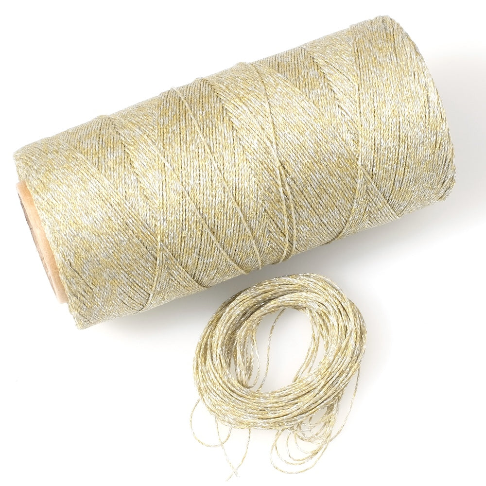 Rouleau de fil ciré doré et argenté pour micro macramé.