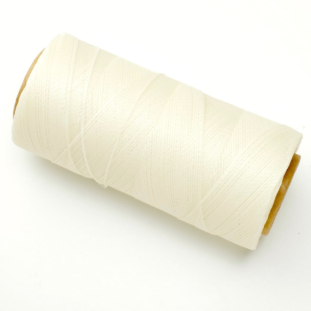 Bobine de fil ciré blanc cassé de 1mm pour micro macramé.