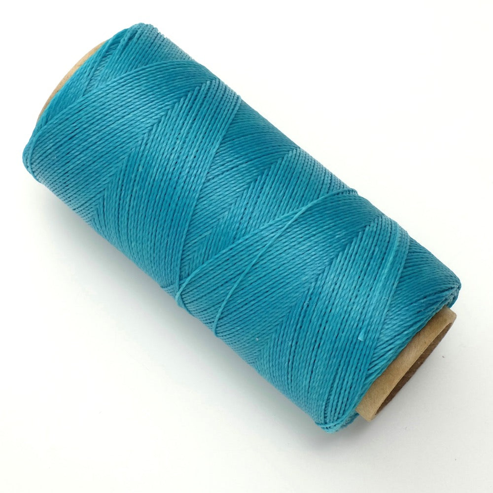 Bobine de fil ciré turquoise de 1mm pour micro macramé.
