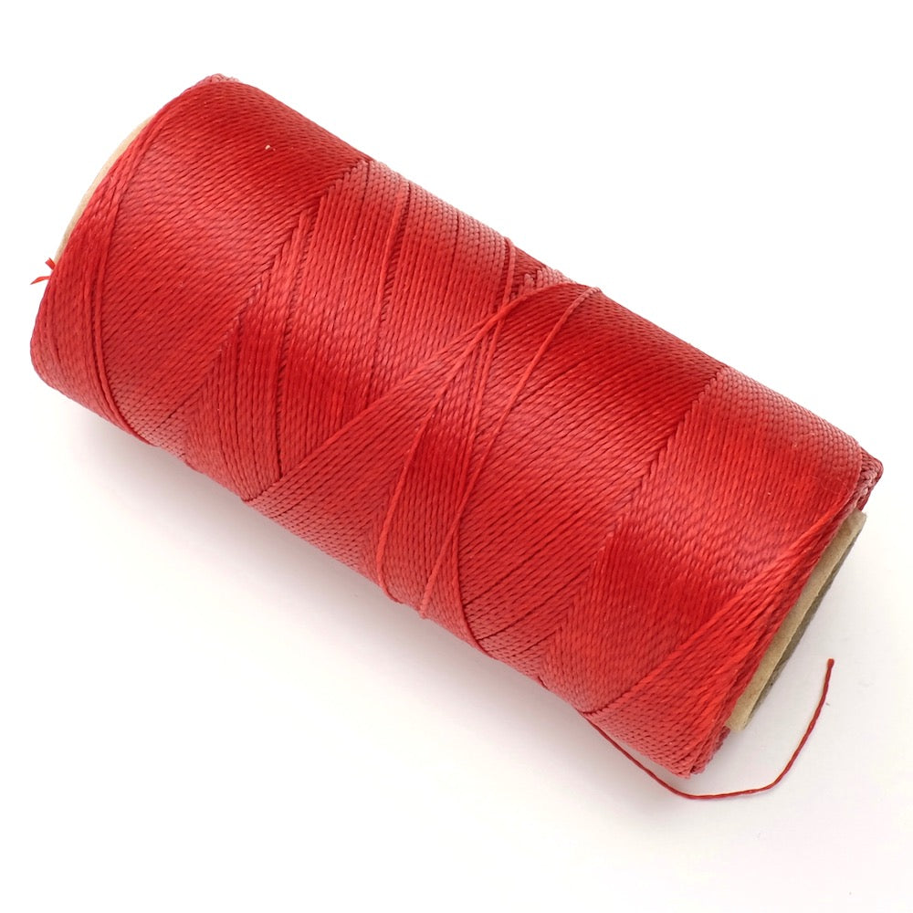 Rouge vif, fil ciré Linhasita de 1mm pour micro macramé.