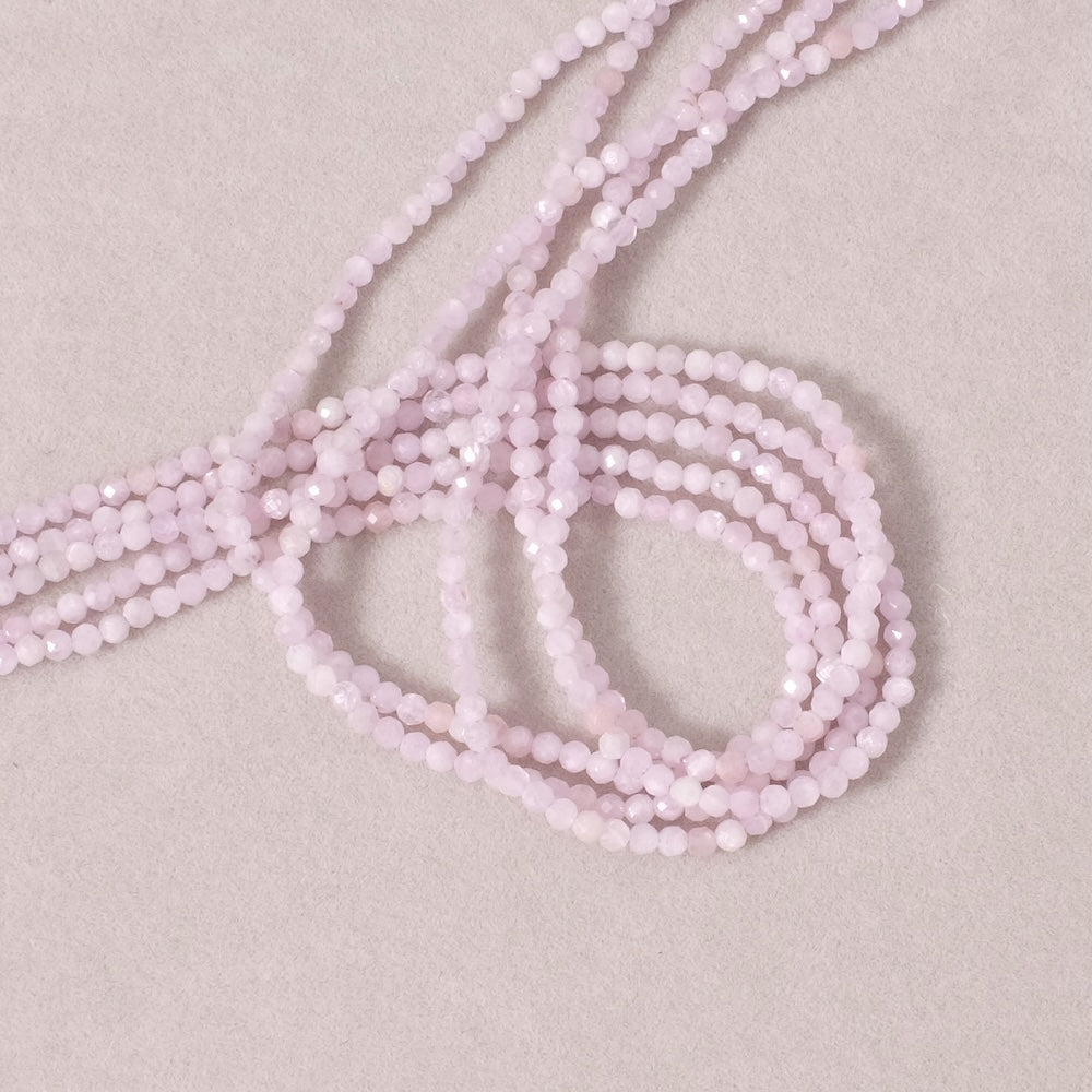 Fil de perles en pierre naturelle ronde facettée 2mm en Kunzite