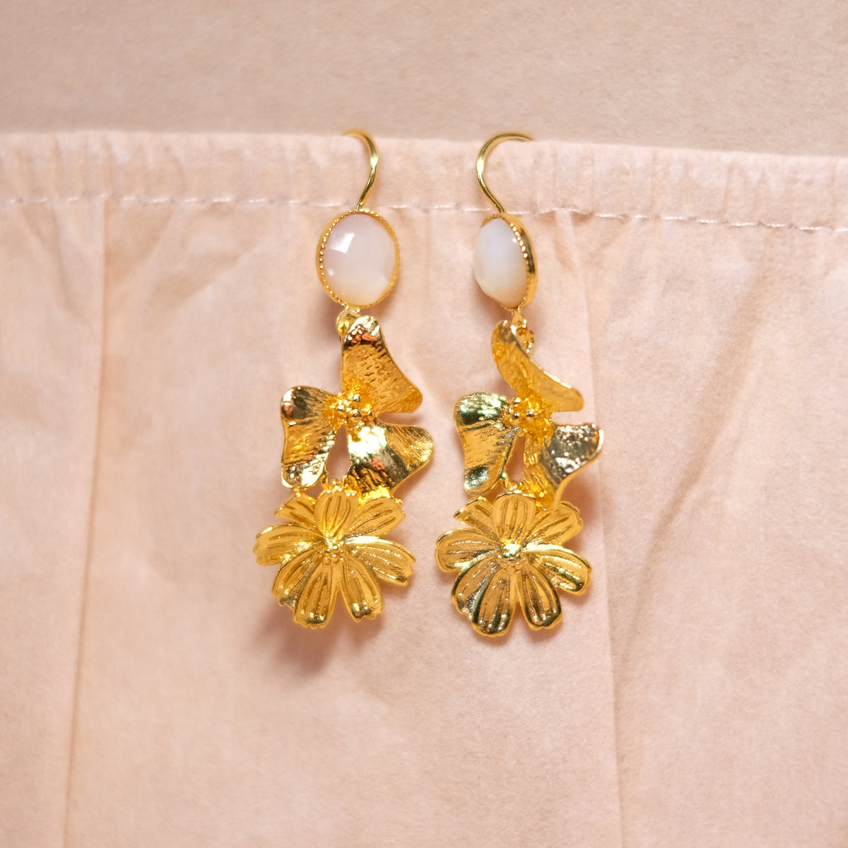 Exemple de création : Boucles d'oreilles cascade florale – tuto Perles Corner