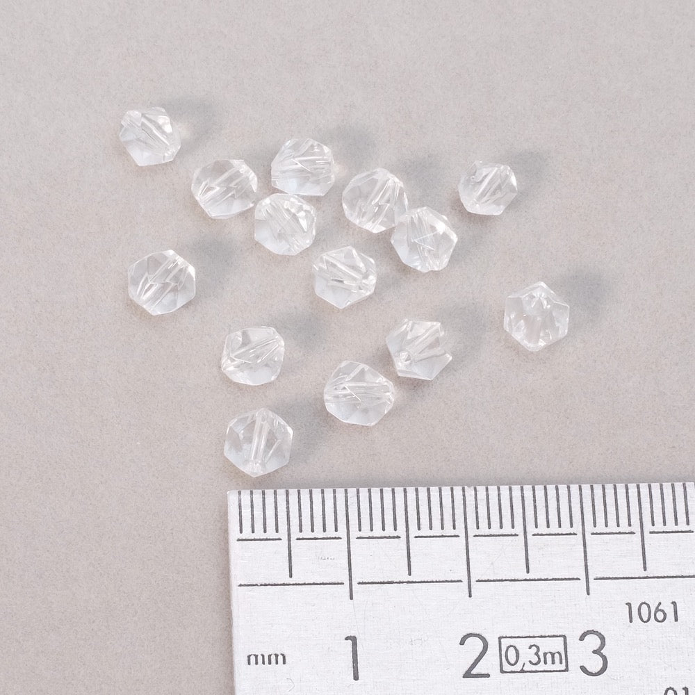 6 perles naturelles polygones 6mm en Cristal de roche