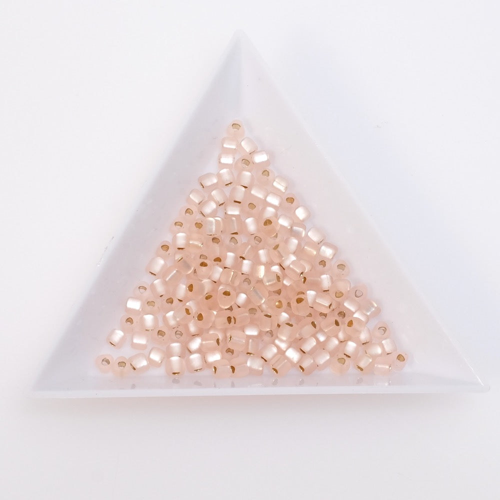 5 grammes de perles Miyuki triangles 8/0  N°23F rose pastel intérieur argent