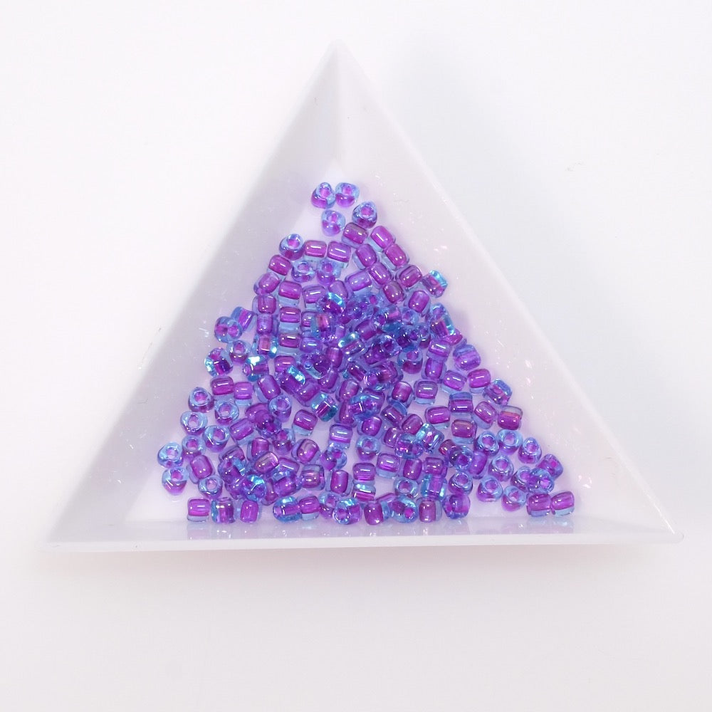5 grammes de perles Miyuki triangles 8/0  N°1141 bleu intérieur violet