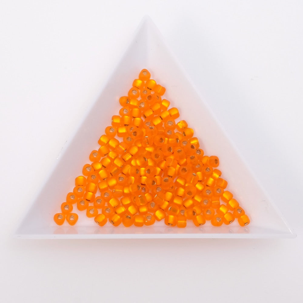 5 grammes de perles Miyuki triangles 8/0  N°8F orange intérieur argent