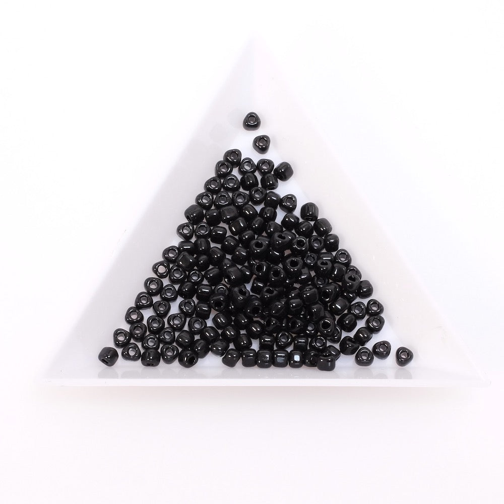 5 grammes de perles Miyuki triangles 8/0  N°401 noir