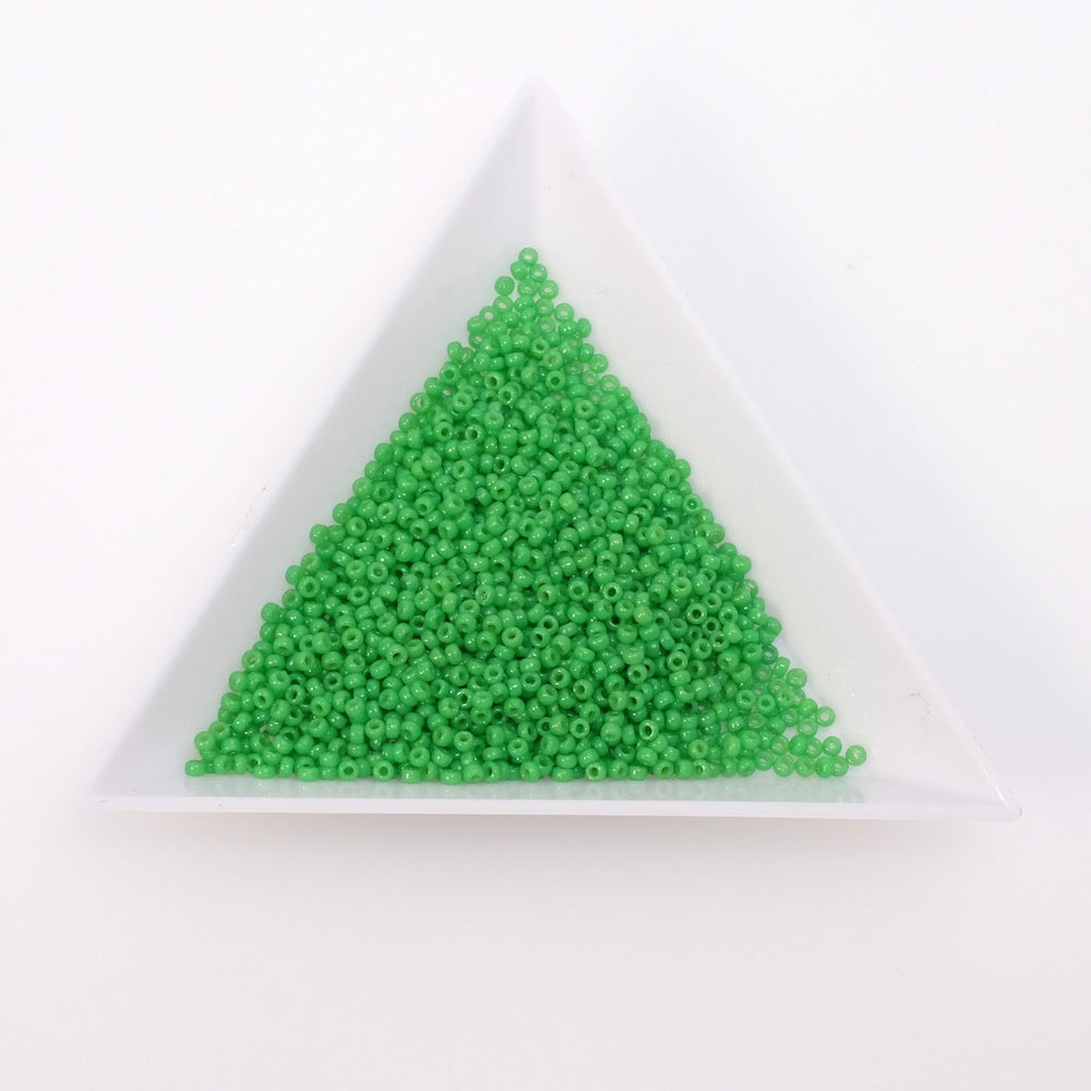 5 grammes de perles Miyuki Rocailles 15/0 Duracoat Opq Fiji green N°4476