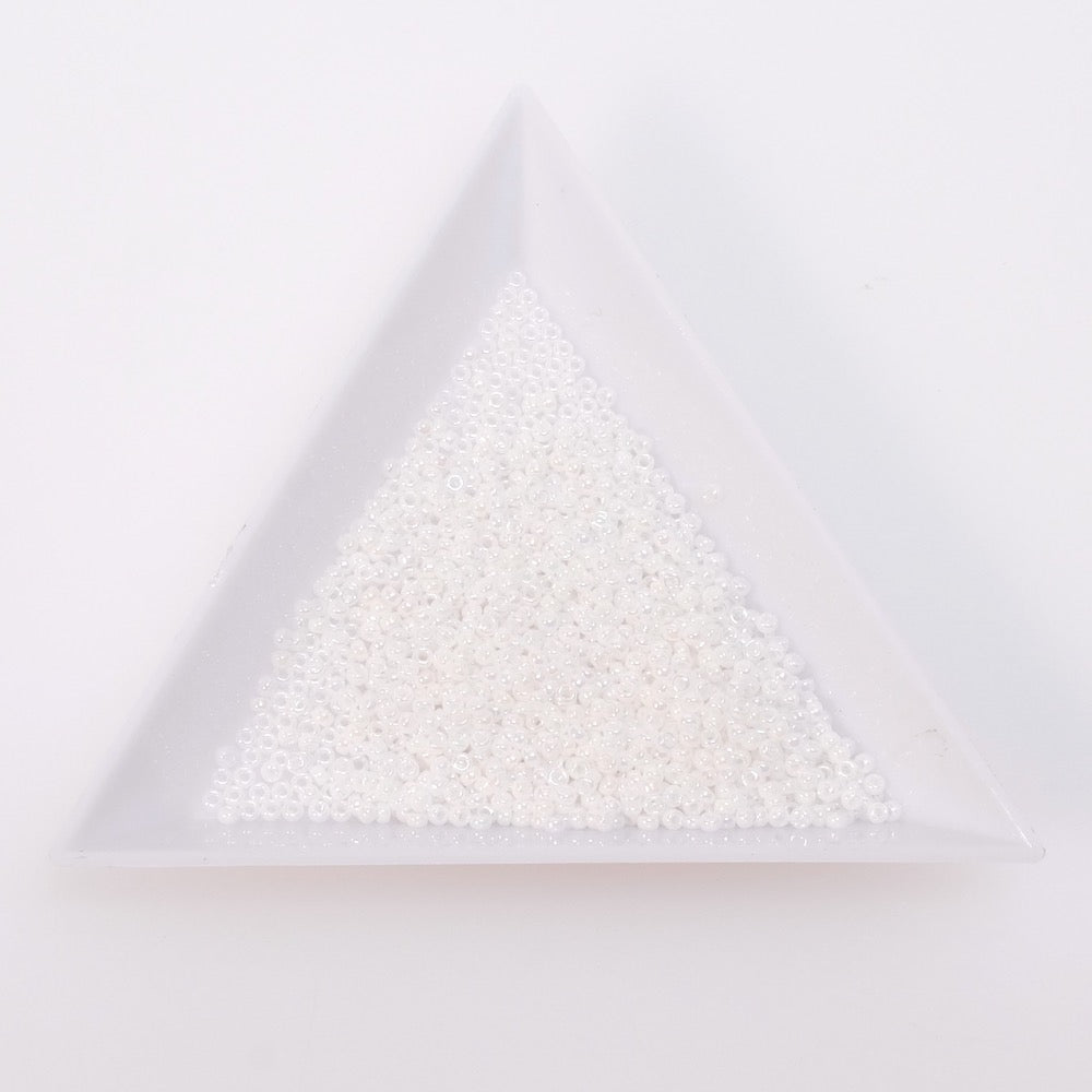 5 grammes de perles Miyuki Rocailles 15/0 White pearl AB N°471