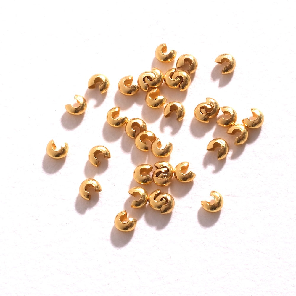 Détail des caches nœuds dorés à l'or fin 24K, coupelles pour perle à écraser