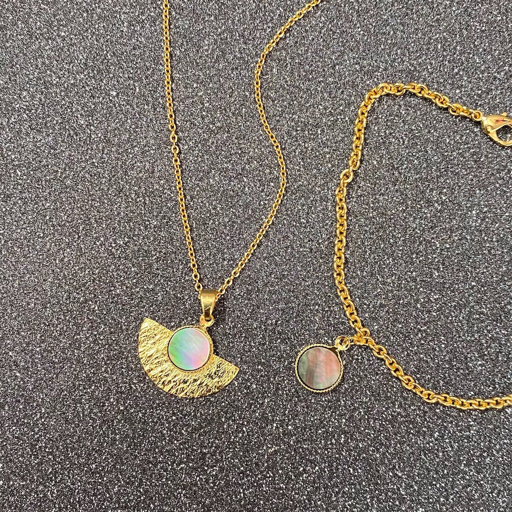 Bracelet chaîne en laiton doré à l'or fin 24K avec fermoir mousqueton.