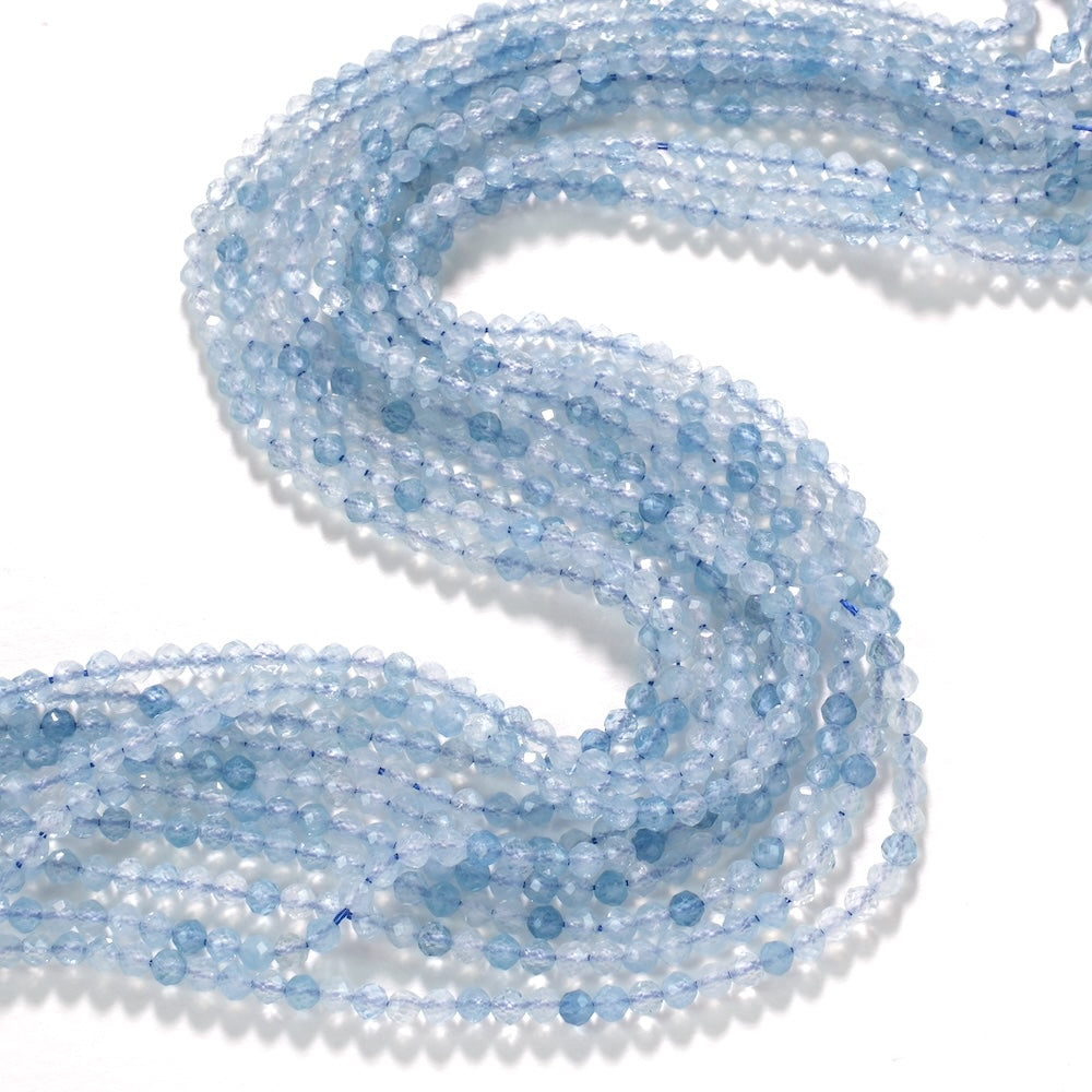 Rangs de perles d'aigue-marine bleu ciel translucide facettées