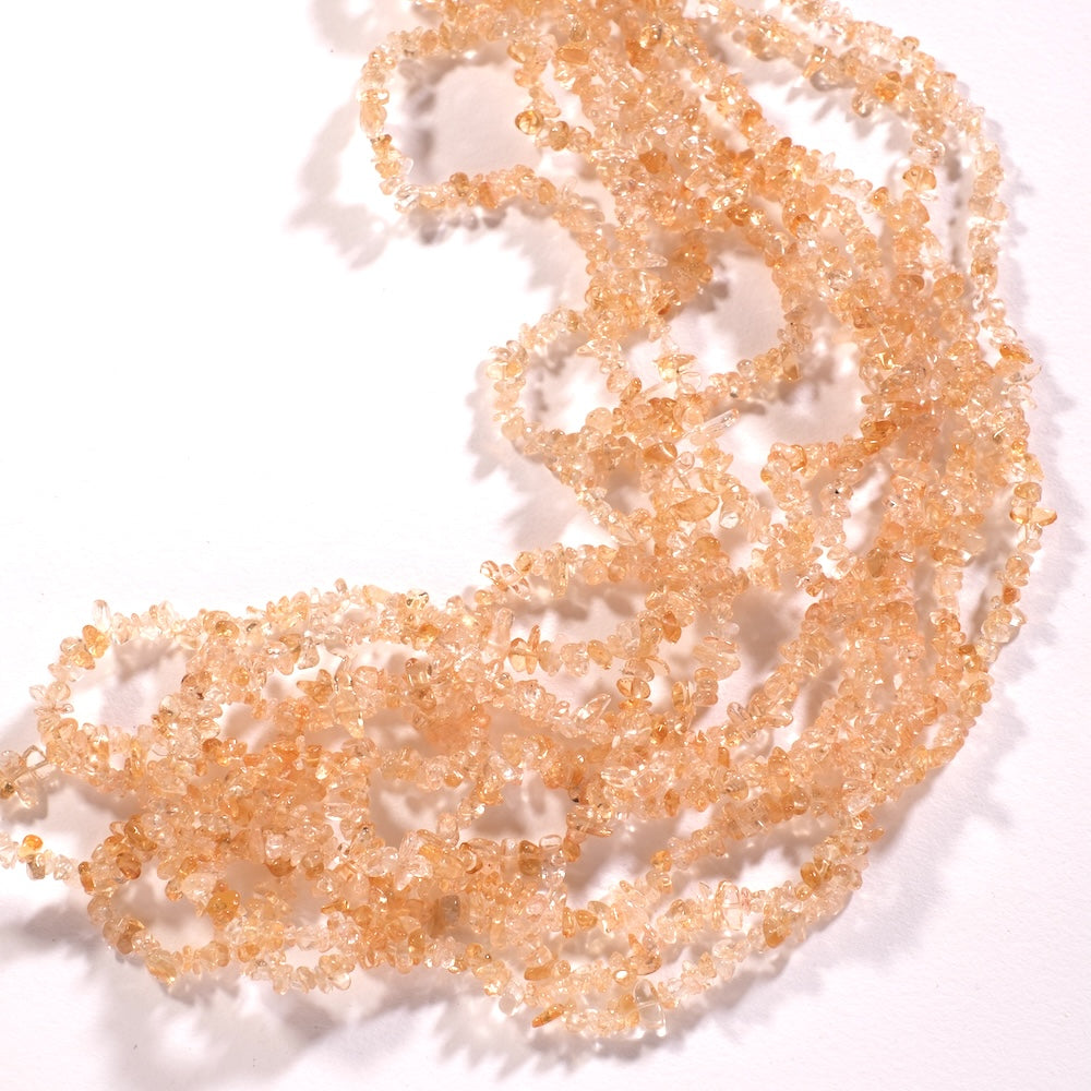 Fil de 80 cm de perles chips irrégulières en citrine naturelle jaune
