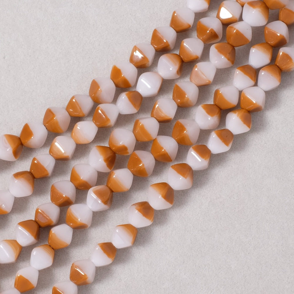 Fil de perles de Bohème bicône toupie 6mm marron et blanc