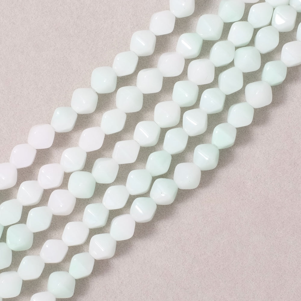 Fil de perles de Bohème bicône toupie 6mm vert menthe pastel