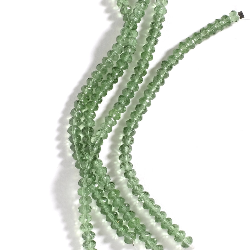 Fil de perles de Bohème facettées 3x5mm vert transparent
