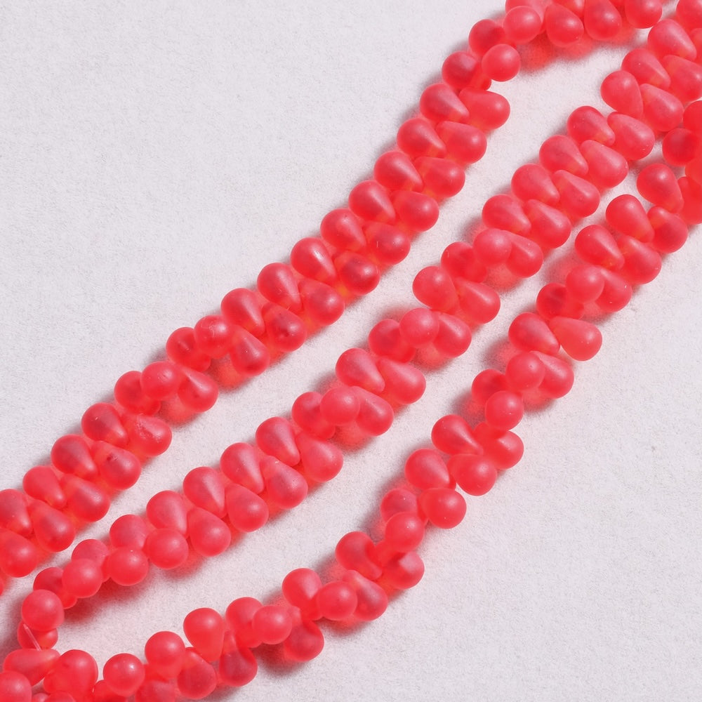 Fil de perles de Bohème gouttes 4x6mm Rouge Framboise mat