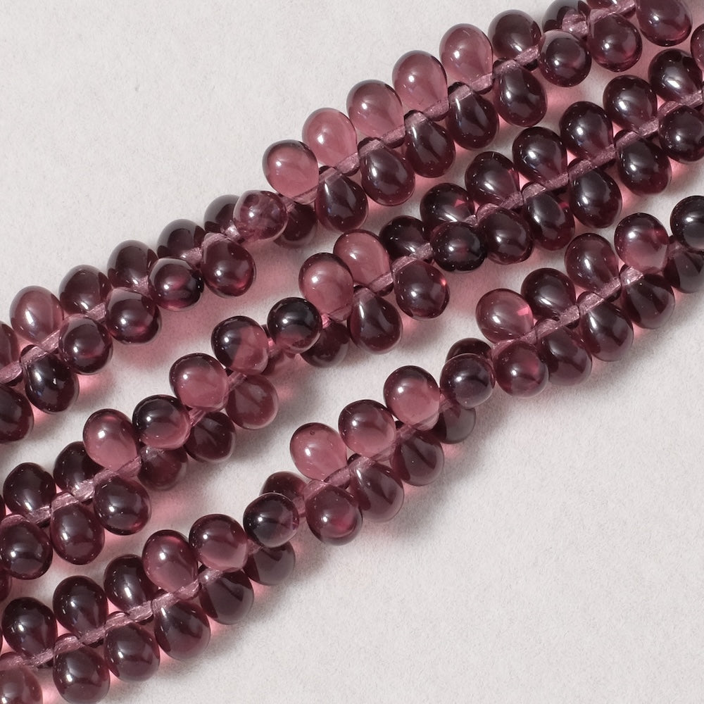 Fil de perles de Bohème gouttes 5x7mm Rouge Violine transparent