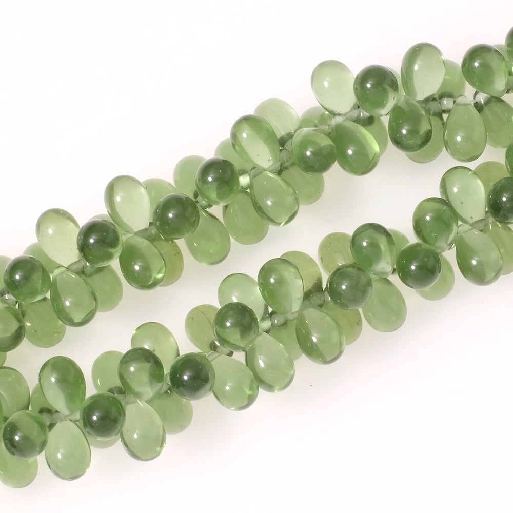 Fil de perles de Bohème gouttes 6x9mm Vert sapin transparent