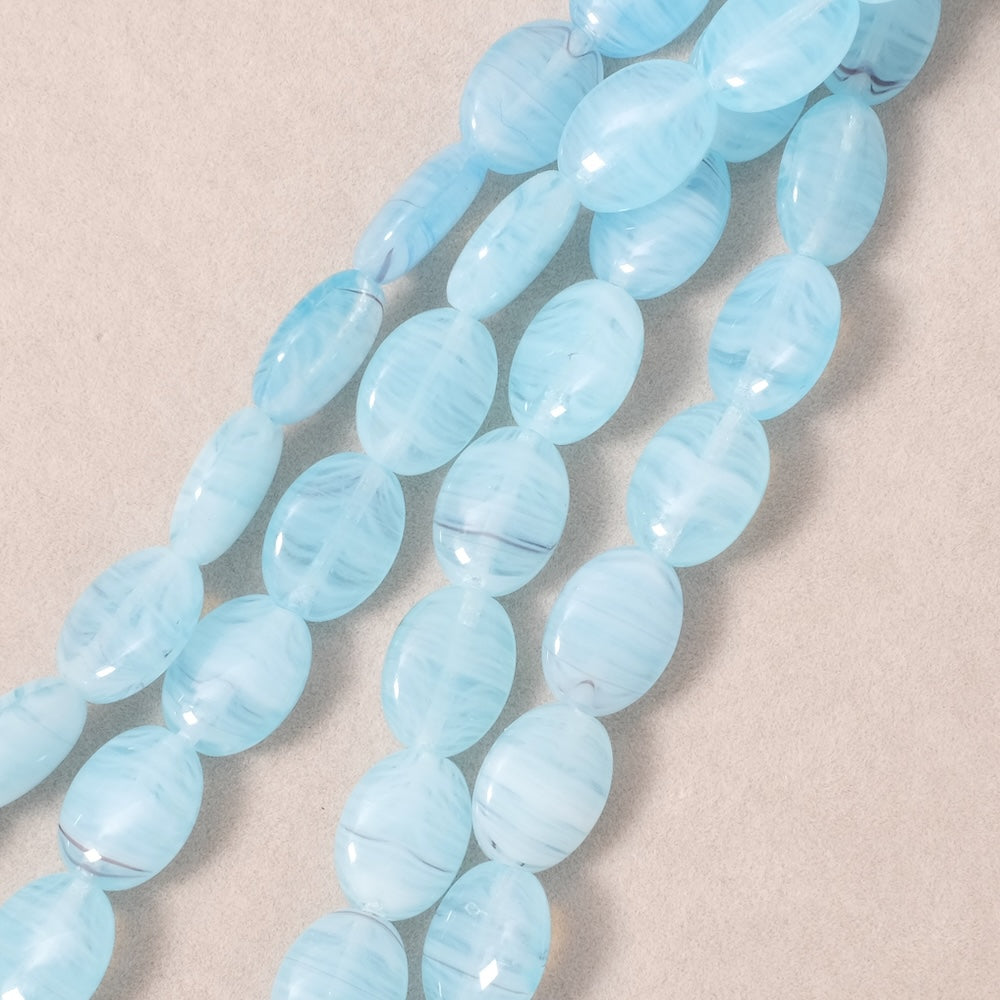 Fil de perles de Bohème ovales 12x9mm nuances bleu ciel effet marbré
