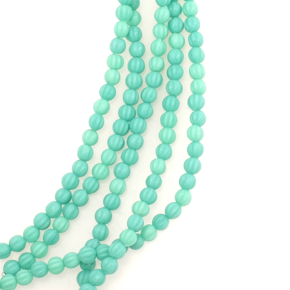 Fil de perles de Bohème ronde striée 4mm vert menthe