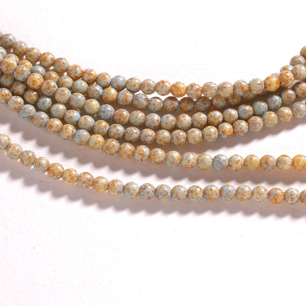 Fil de perles de Bohème rondes 4 mm en verre bleu pâle opaque à finition Picasso
