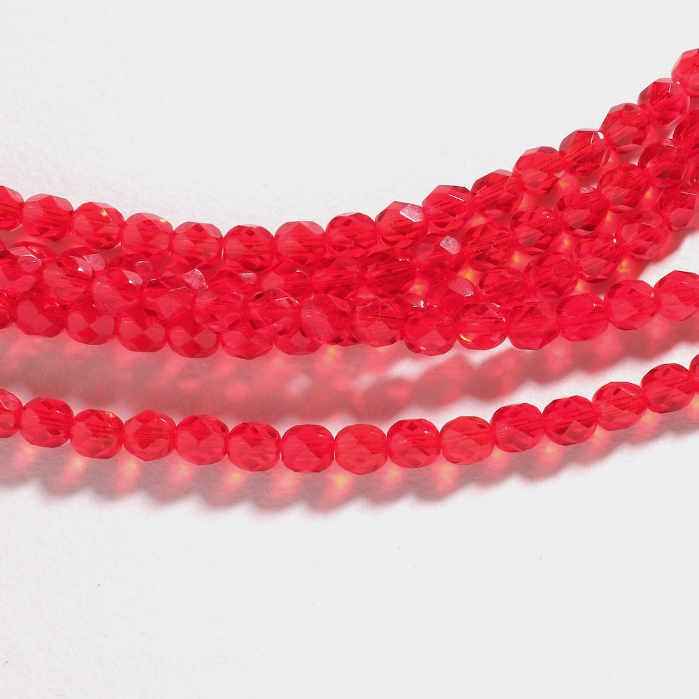 Fil de perles de Bohème rondes facettées 6 mm en verre rouge vif transparent