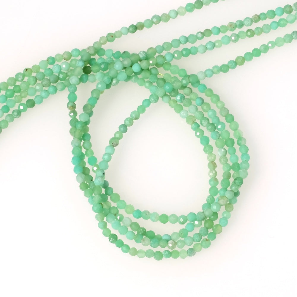 Fil de perles en pierre naturelle rondes facettées 2mm en Chrysoprase
