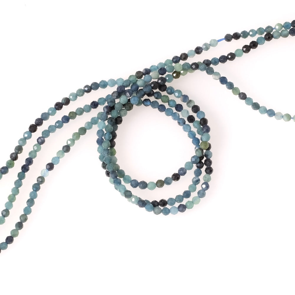 Fil de perles en pierres naturelles facettées 2mm en Tourmaline bleue