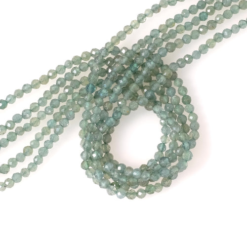 Fil de perles rondes facettées en Apatite verte naturelle de 3mm.