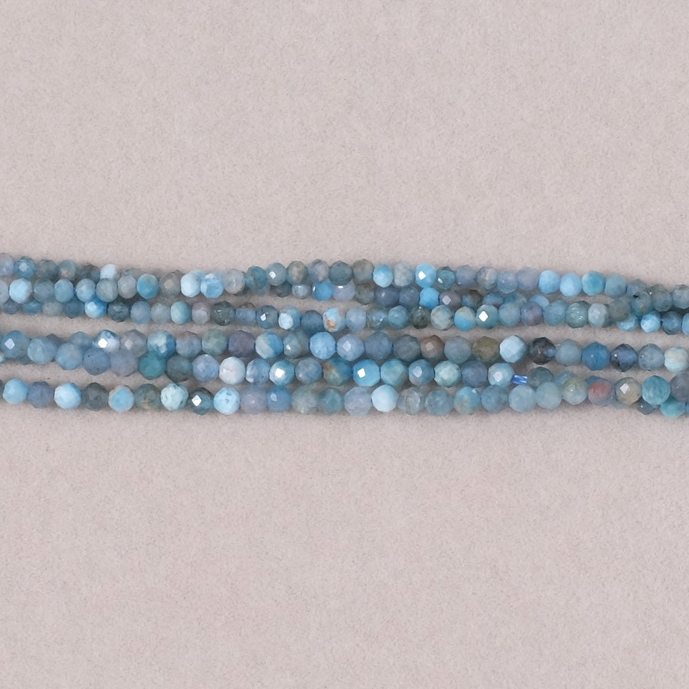 Fil de perles naturelles rondes facettées 2mm en Apatite
