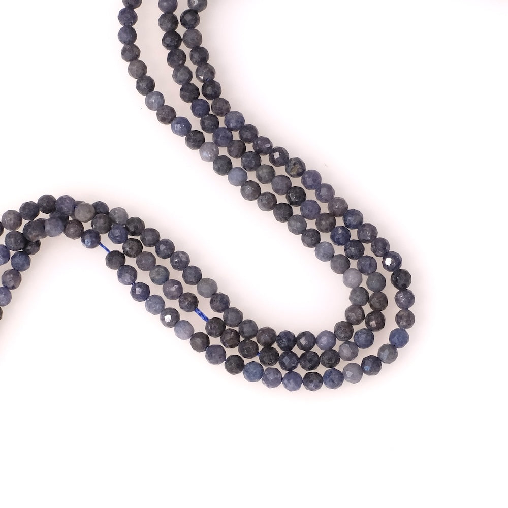 Fil de perles naturelles rondes facettées 4mm en Saphir