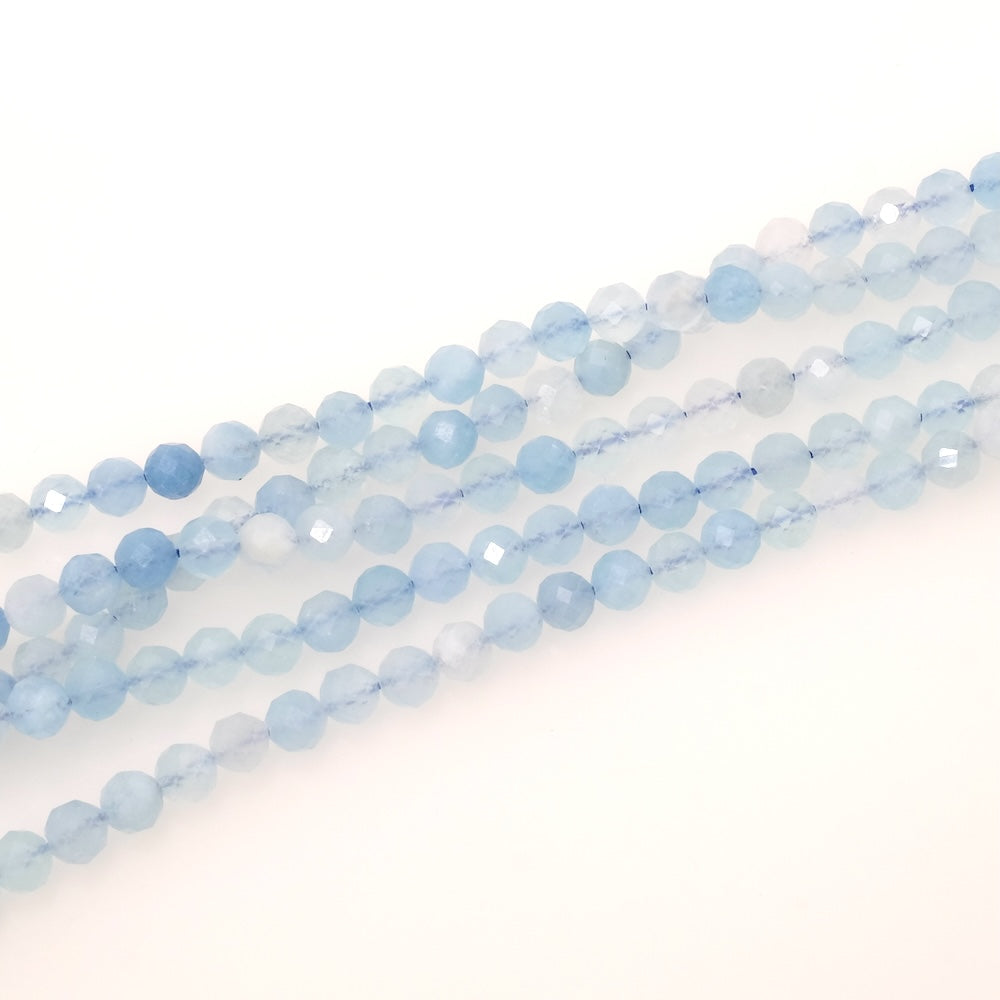 Fil de perles naturelles rondes facettées 6mm en Aigue marine