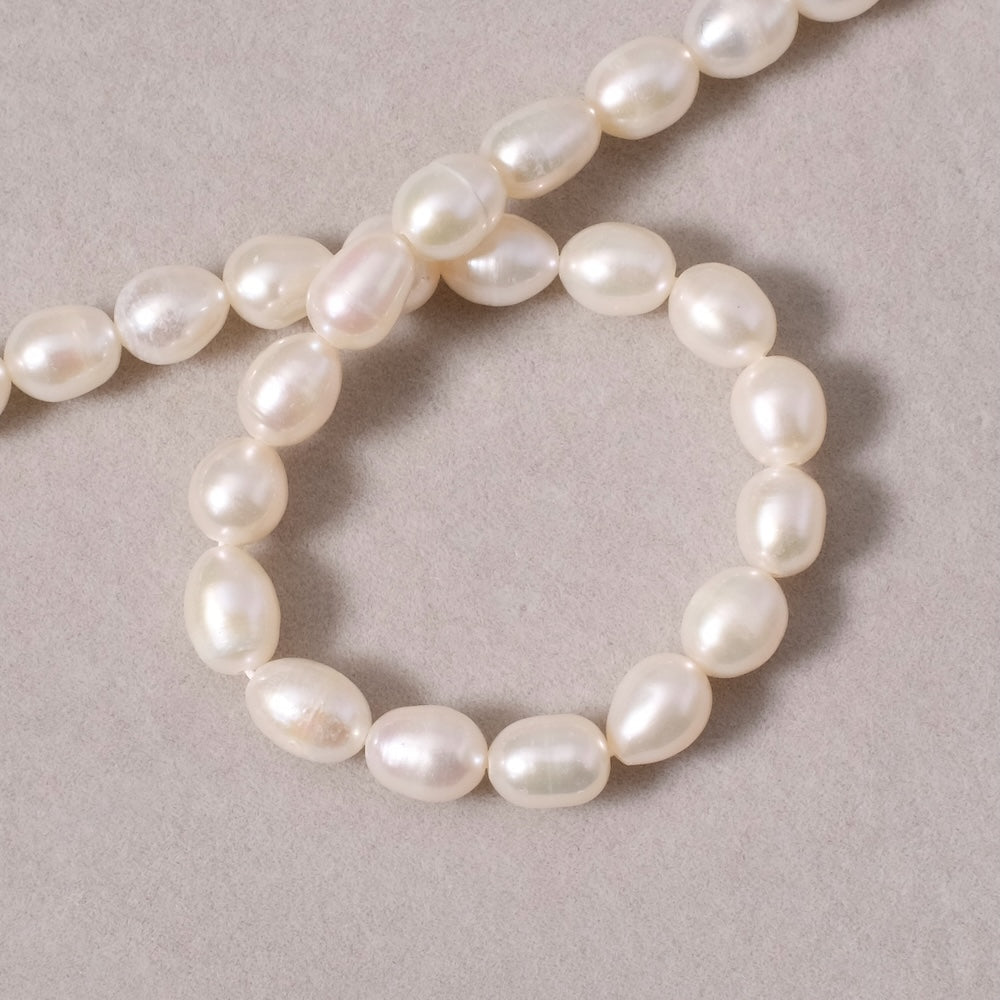 4 perles ovales irrégulières 5,5x8mm en Nacre naturelle blanche