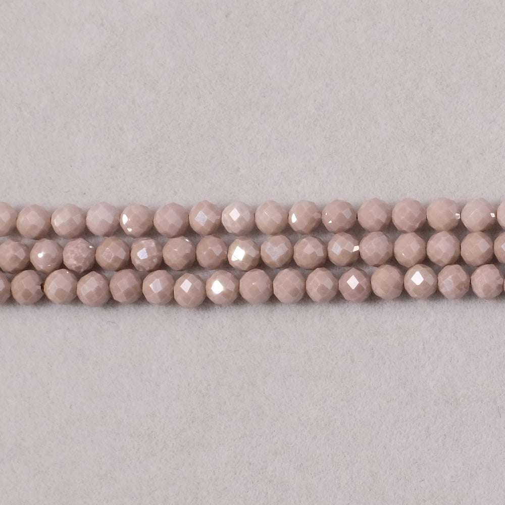 Fil de perles ronde facettée 3,4mm en Oxyde de Zirconium ou Zircone cubique Taupe pastel