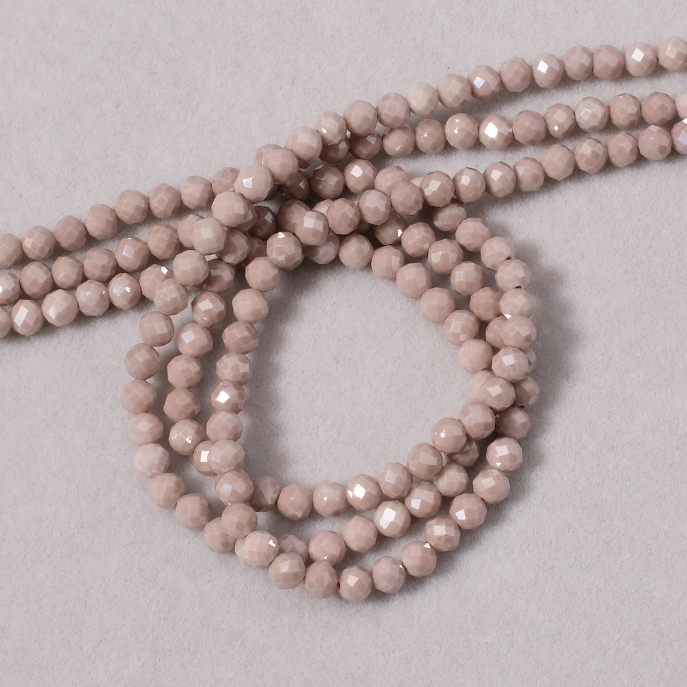 Fil de perles ronde facettée 3,4mm en Oxyde de Zirconium ou Zircone cubique Taupe pastel