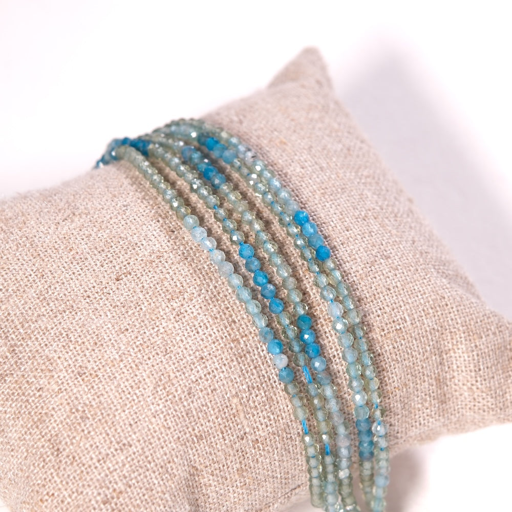 Fil de perles rondes facettées 2 mm en apatite naturelle bleue 