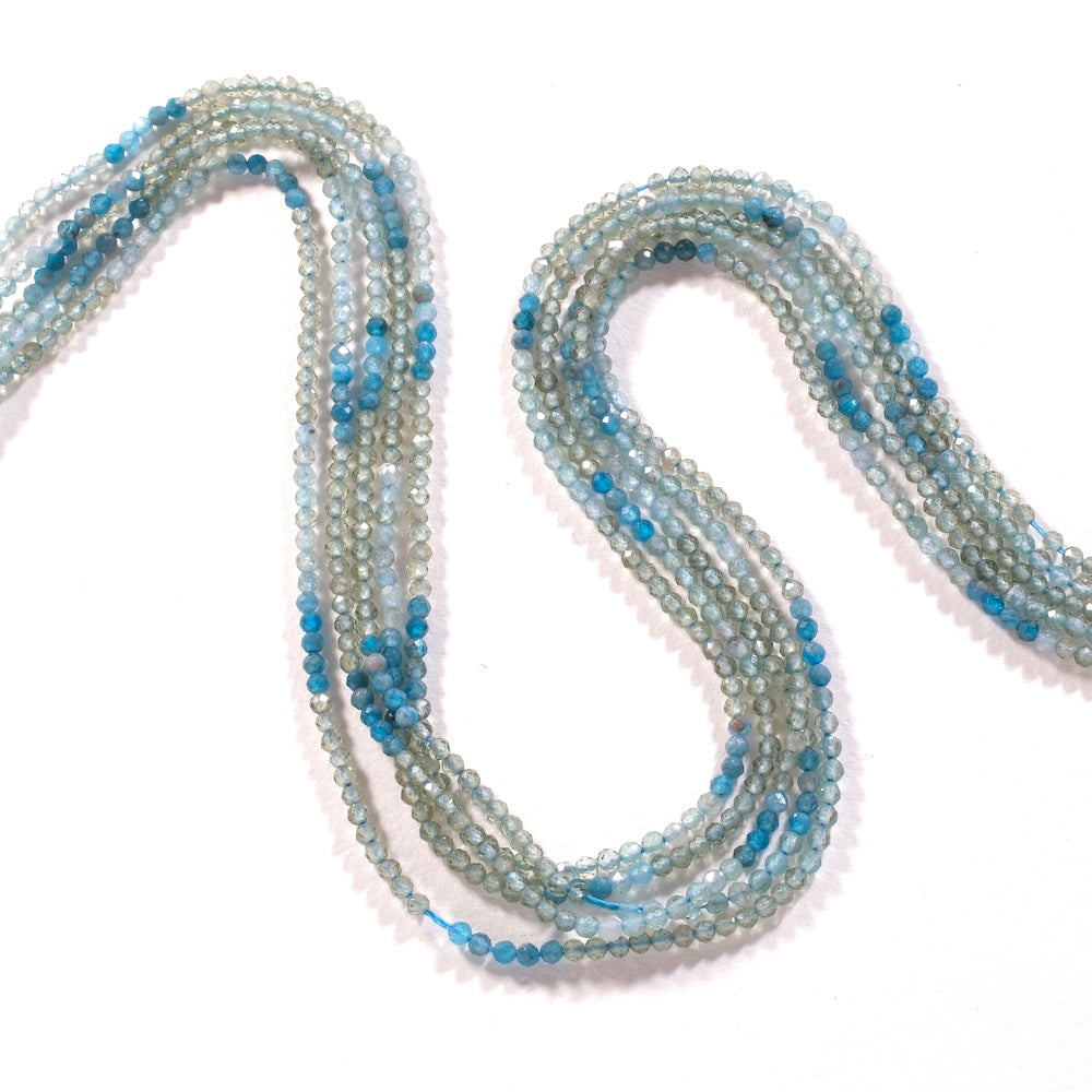 Fil de perles rondes facettées 2 mm en apatite naturelle bleue en dégradé