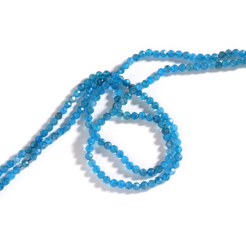 10 perles rondes facettées 4 mm — apatite bleue