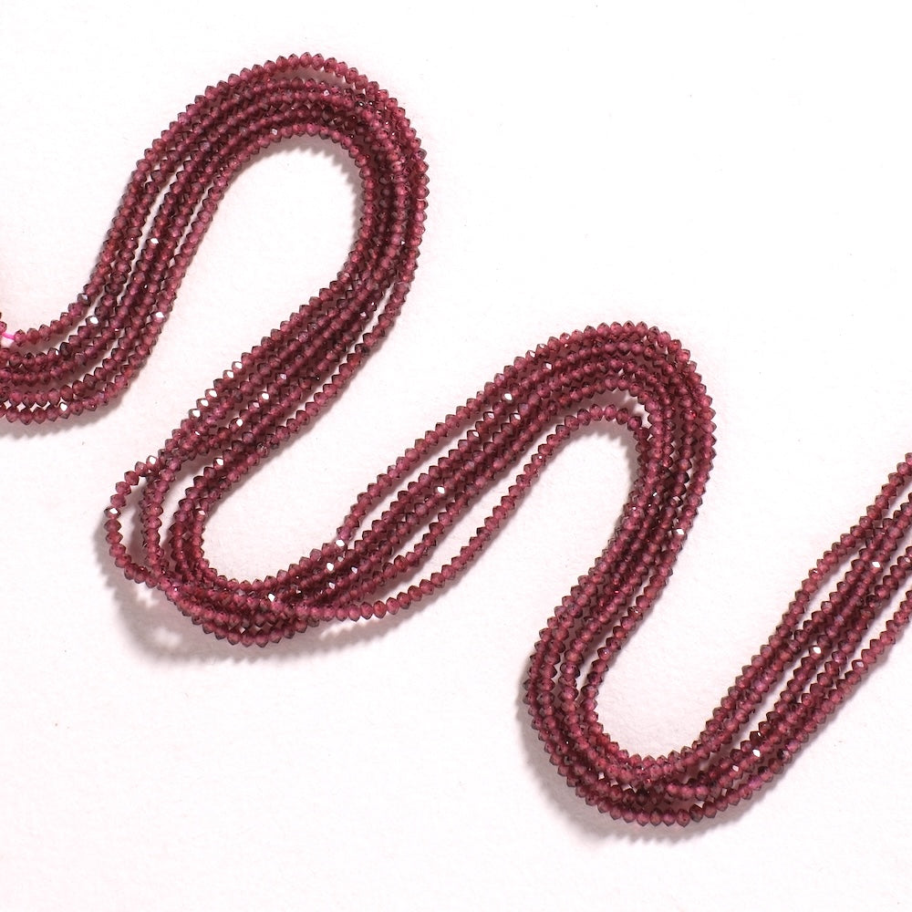 Fil de perles rondelles facettées 2 x 1 mm en grenat almandin naturel, 38 cm