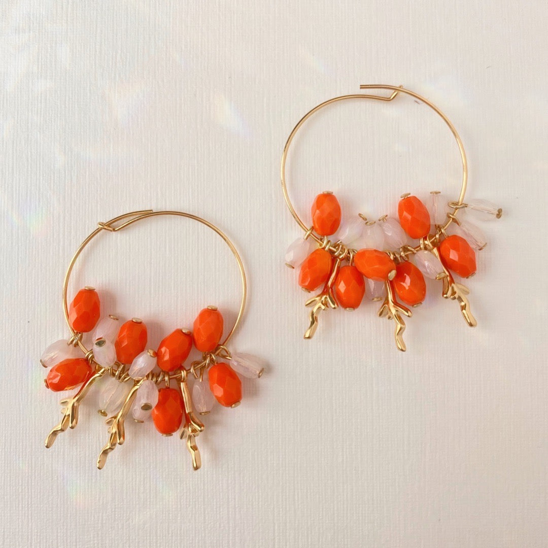 Exemple de création : Boucles Corail – tuto Perles Corner