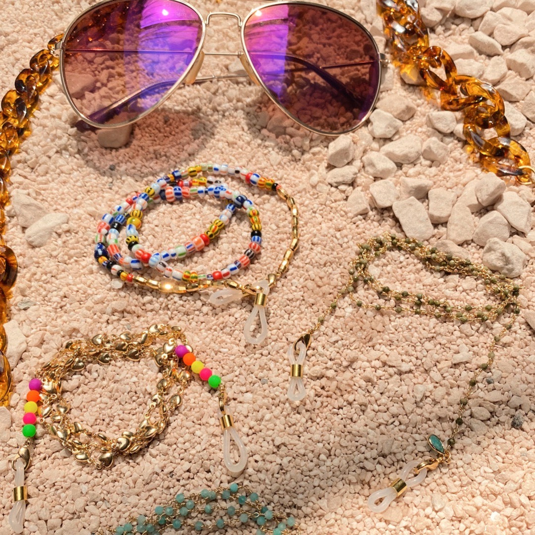 Exemple de création : Chaine bijoux pour lunettes de soleil – tuto Perles Corner