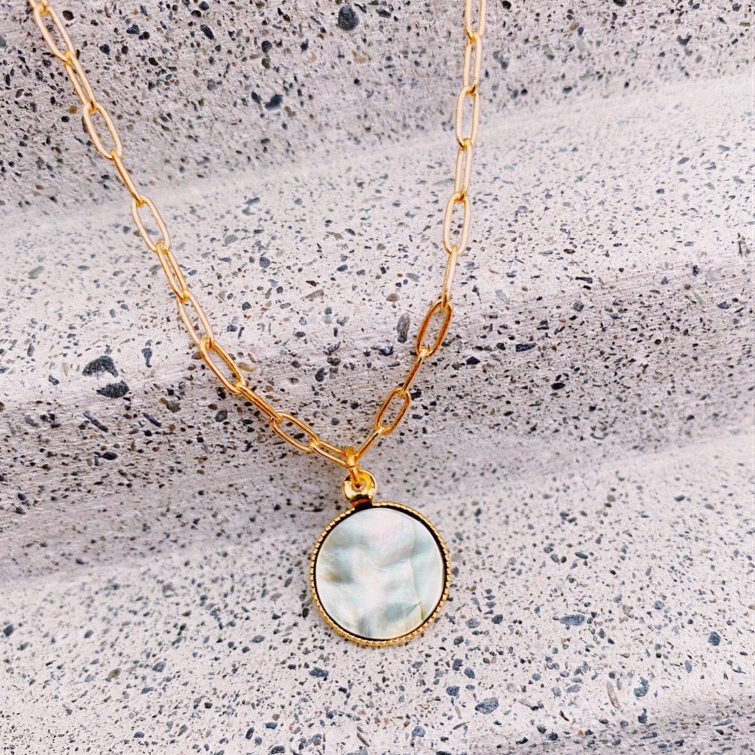 Exemple de création : Collier Nacre noire – tuto Perles Corner