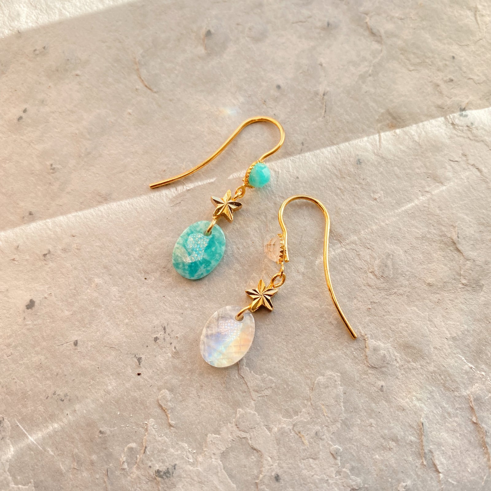 2 cabochons ronds en aventurine verte facettée de 4mm.