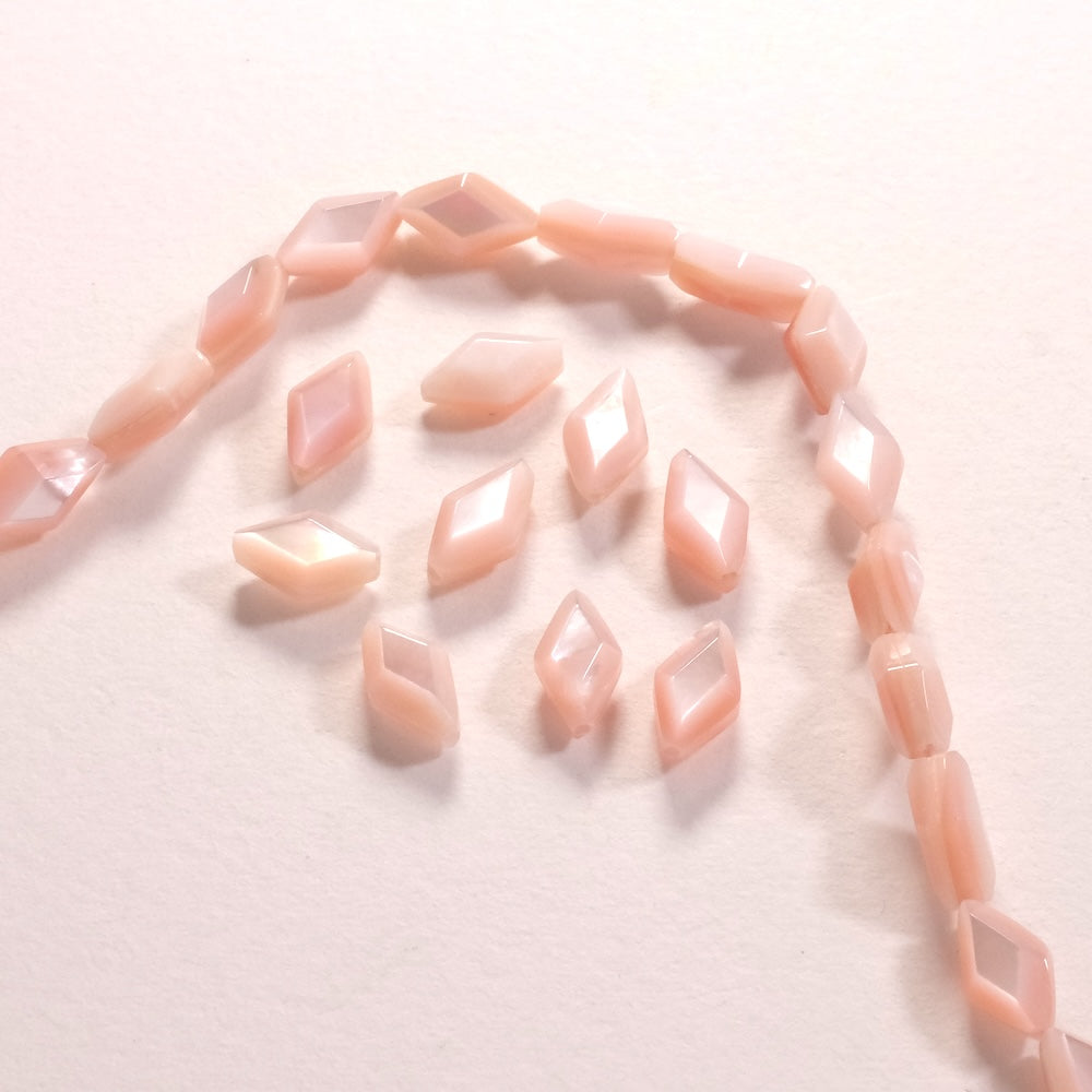 Lot de 2 perles losange facetté — nacre rose